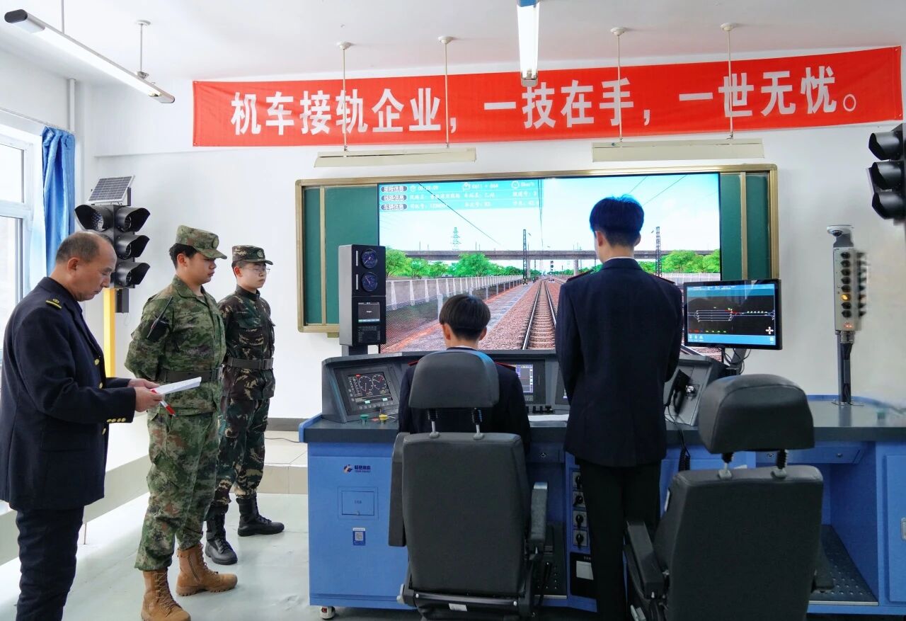 硬核比拼 ——“机车乘务员一次乘务作业标准” 技能大赛! 硬核比拼 ——“机车乘务员一次乘务作业标准” 技能大赛!