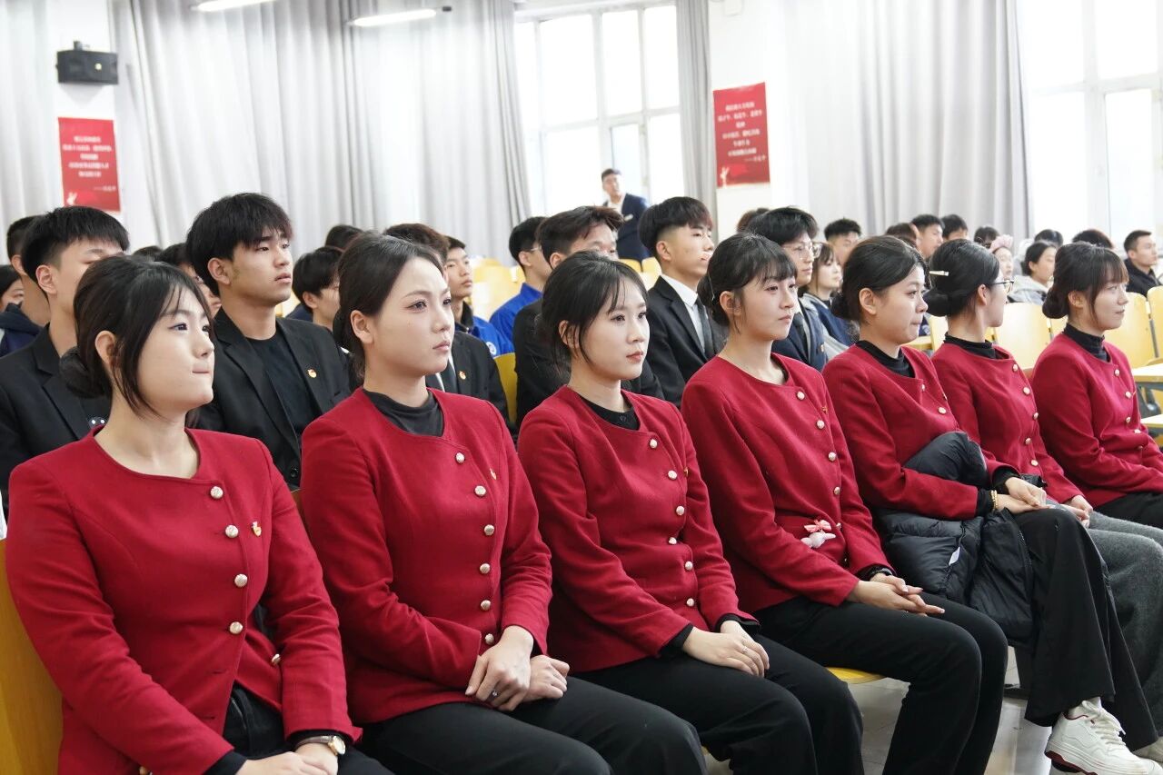 青春向党 挺膺担当|哈尔滨铁道技师学院举行2025年度新团员入团仪式 青春向党 挺膺担当|哈尔滨铁道技师学院举行2025年度新团员入团仪式